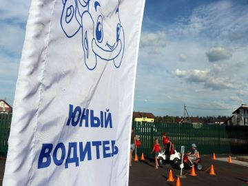Юный водитель в коттеджном поселке Малиновые вечера