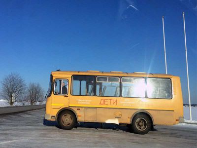 Школьный автобус в коттеджном поселке Малиновые вечера