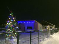 Детский клуб в коттеджном поселке Малиновые вечера украшенный к Новому году